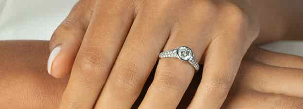 Lab grown diamond engagement rings